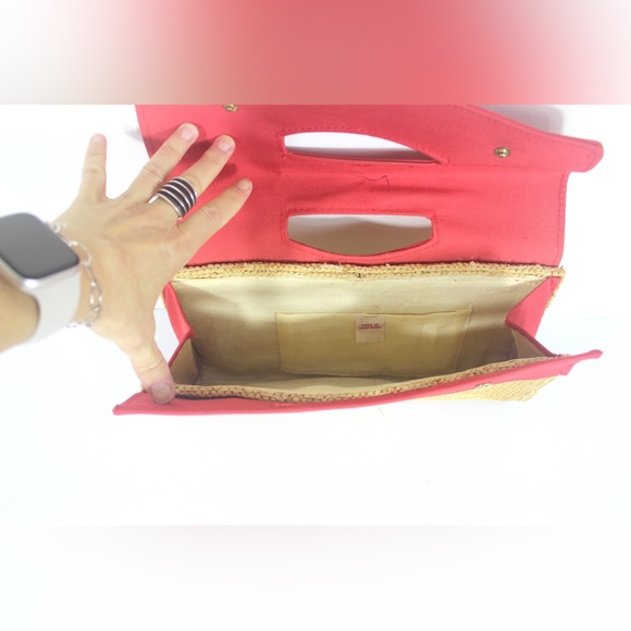 Vintage 70’s Woven Straw Clutch with Red Fabric Handle, Natural Retro - Picture 8 of 9